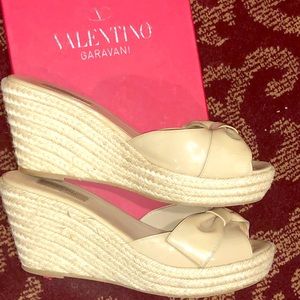 Cream/Tan Patent Leather Wedged 👠 By Valentino-41